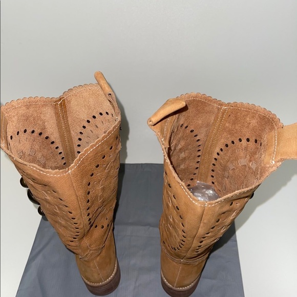 BOUTIQUE NEW Leather boots! - Picture 5 of 7